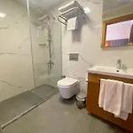 Ruwais Hotel 2*