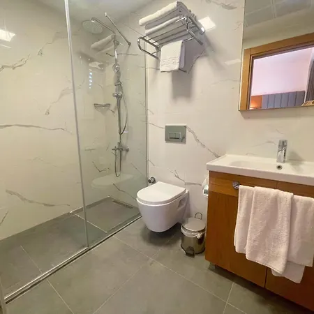 Ruwais Hotel 2*