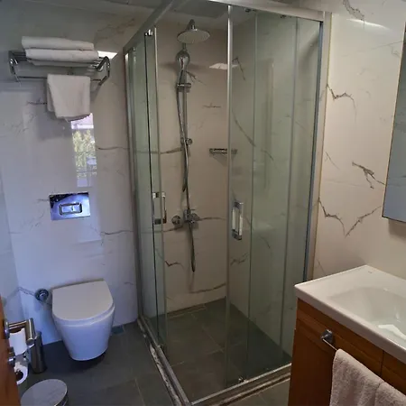 Ruwais Hotel 2*